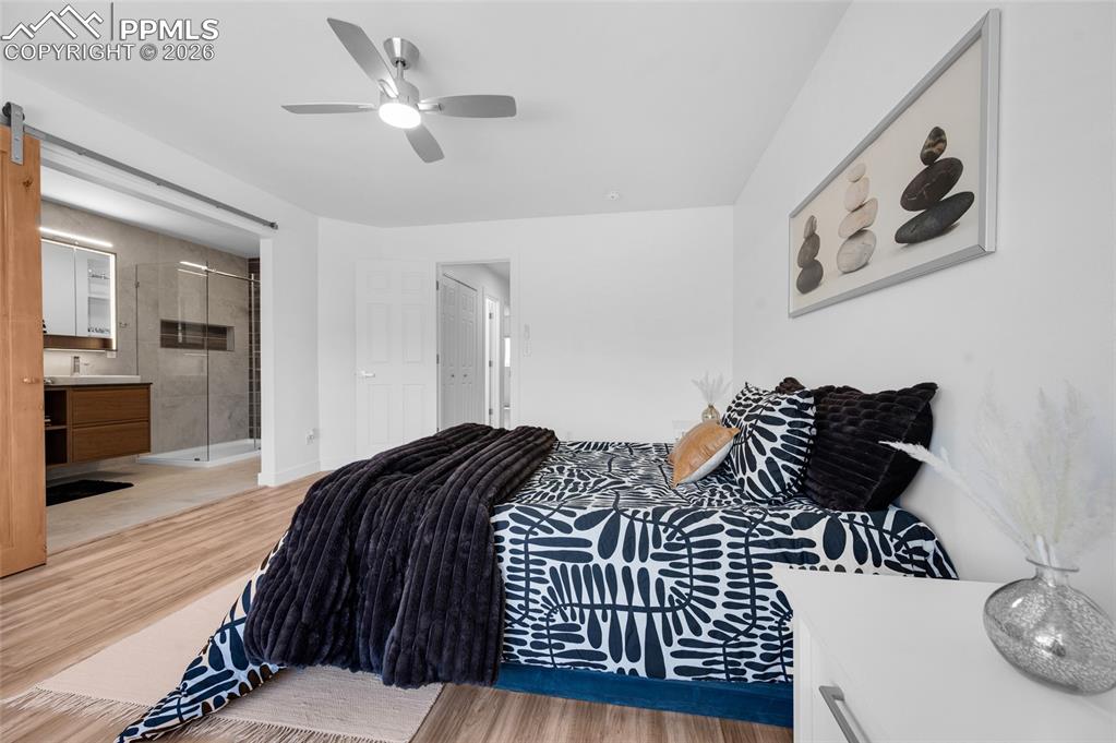 Image 21 of 50: Bathroom