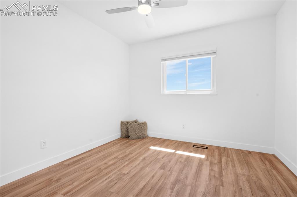 Image 29 of 50: Office