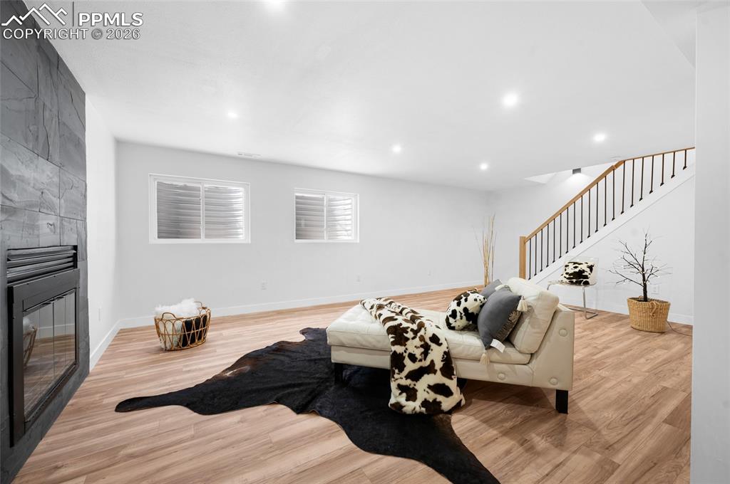 Image 37 of 50: Living Room