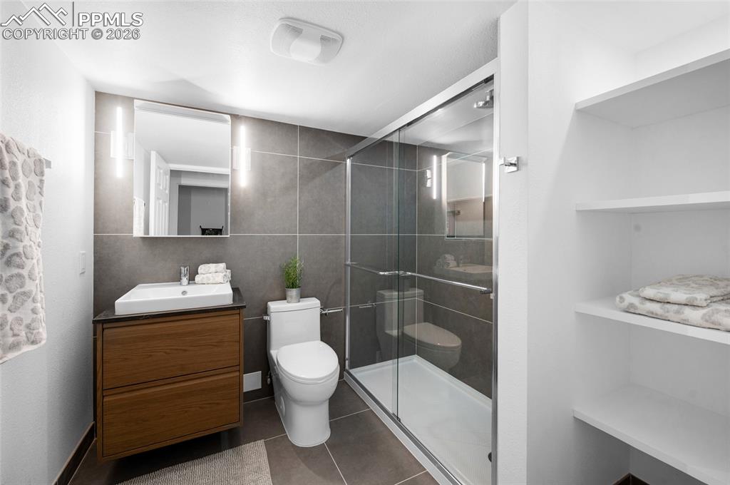 Image 41 of 50: Laundry