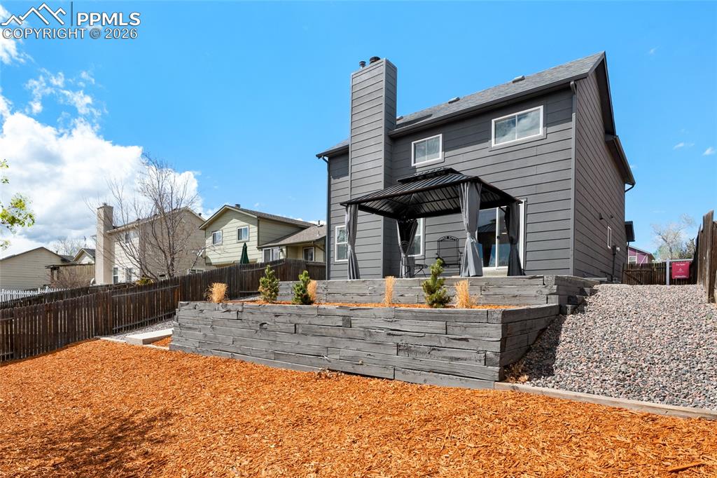 Image 45 of 50: Garage