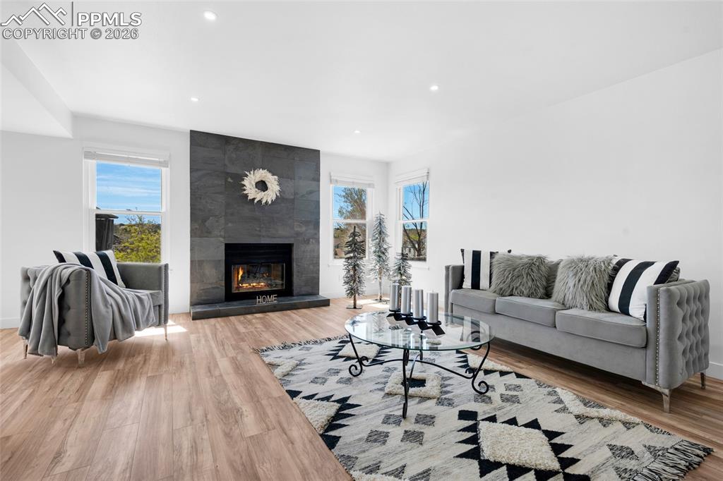 Image 6 of 50: Entry