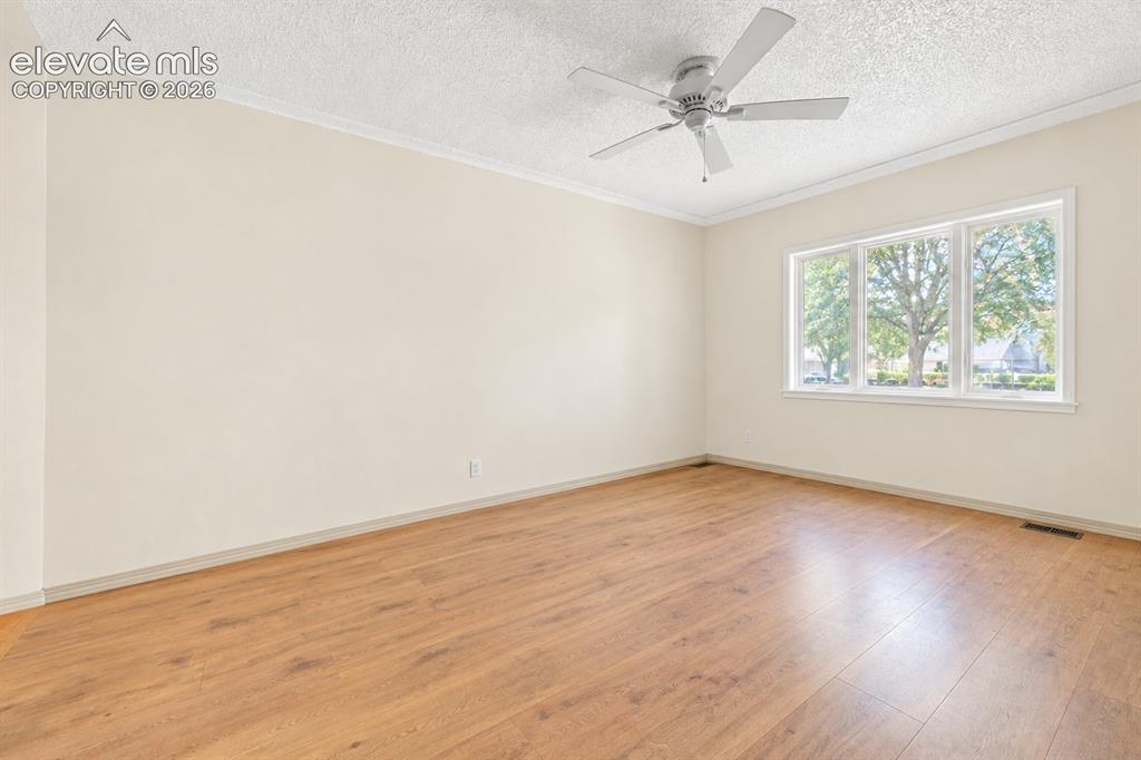 Image 12 of 44: Dining Area
