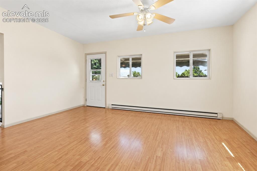 Image 13 of 44: Dining Area