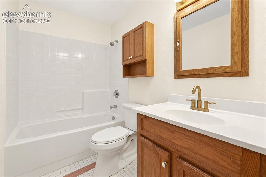 Image 39 of 44: Bathroom