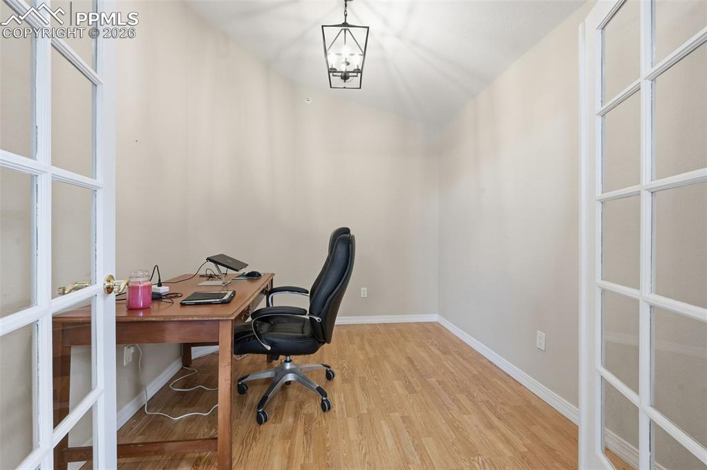 Image 18 of 46: Office