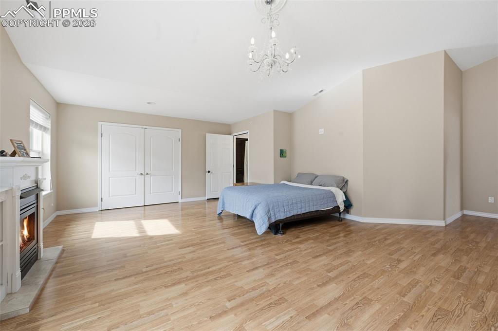 Image 23 of 46: Bedroom