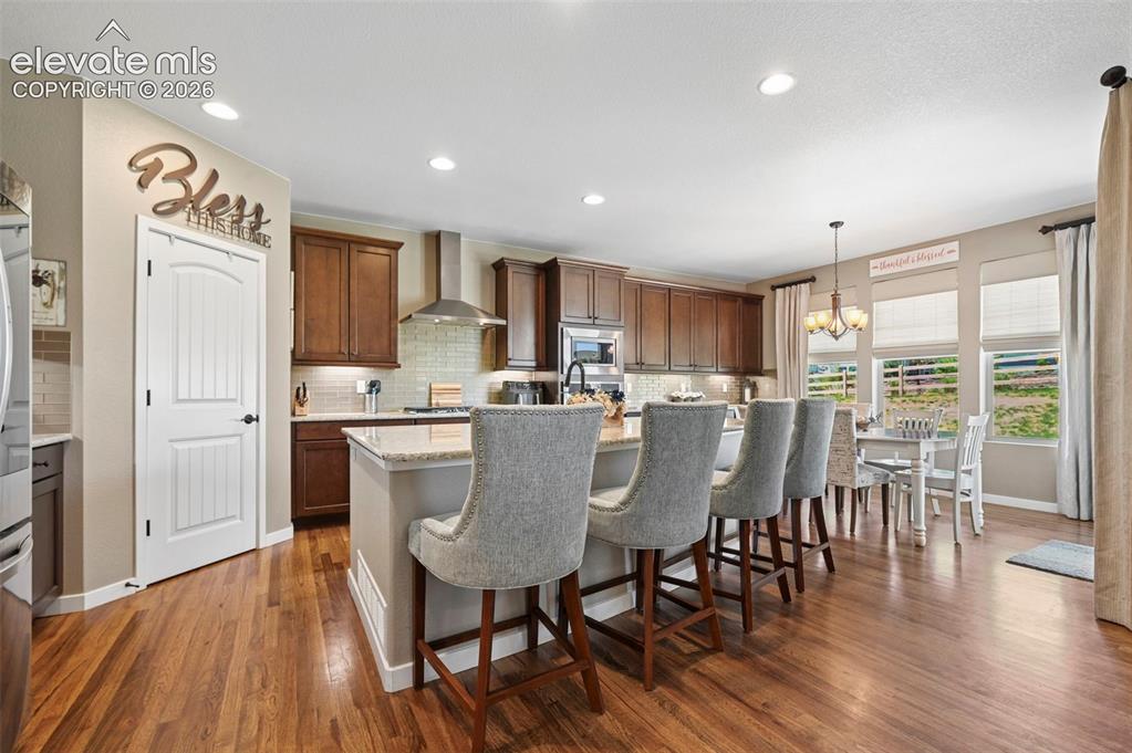 Image 10 of 50: Kitchen