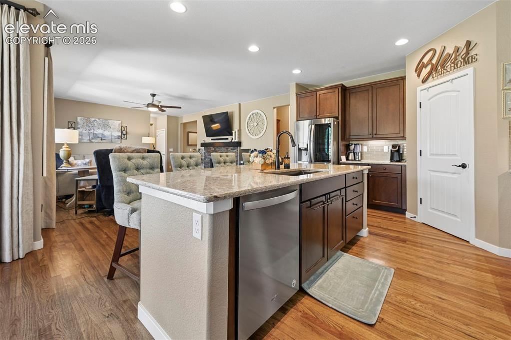 Image 12 of 50: Kitchen