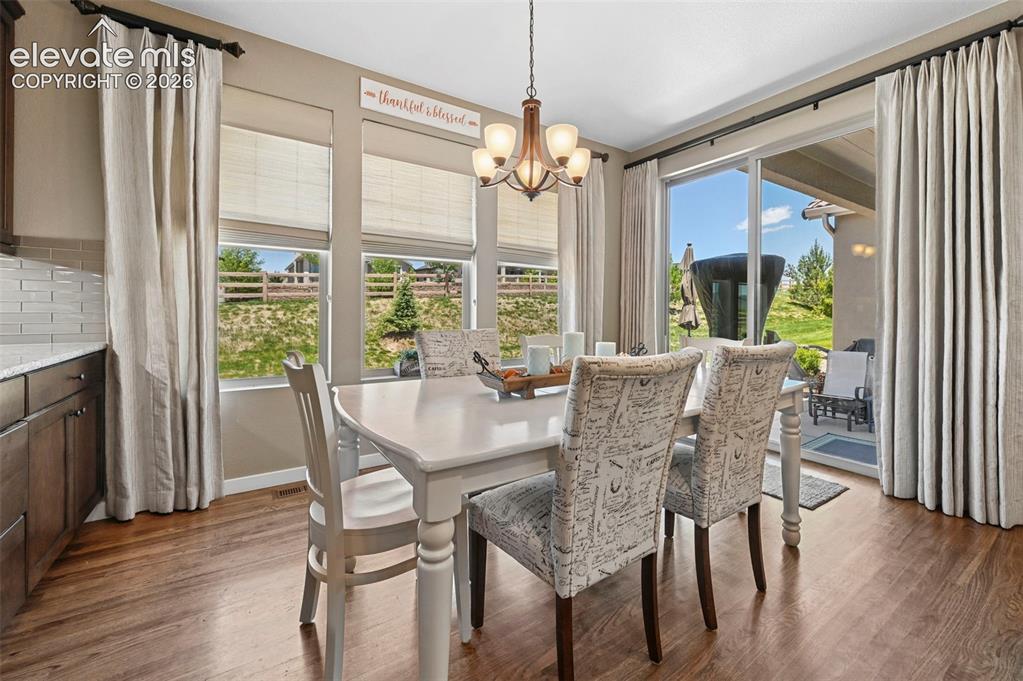 Image 14 of 50: Dining Area