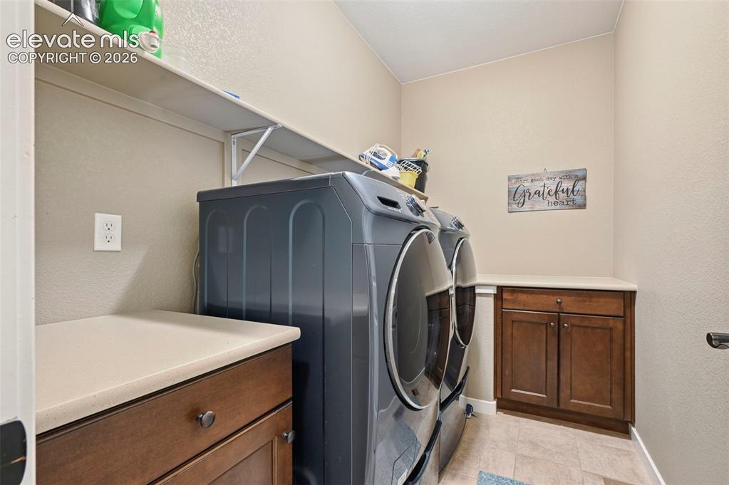 Image 17 of 50: Laundry
