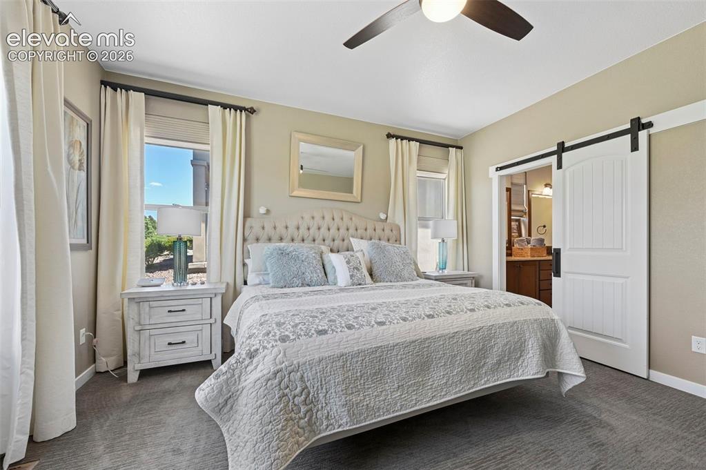 Image 19 of 50: Bedroom