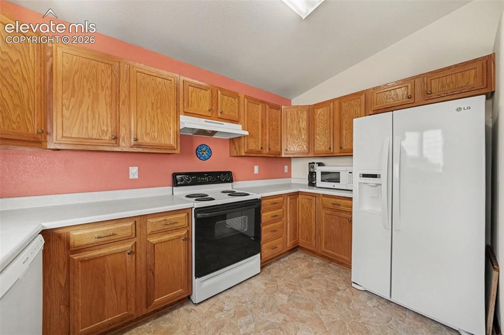Image 10 of 33: Kitchen