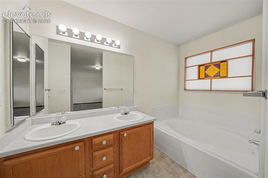 Image 17 of 33: Five-Piece En Suite Bathroom. Double Sinks and Soaking Tub