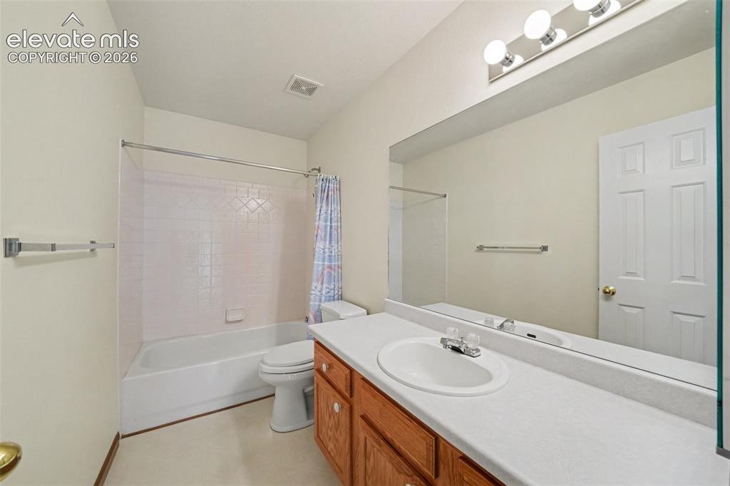 Image 21 of 33: Main Level Bathroom