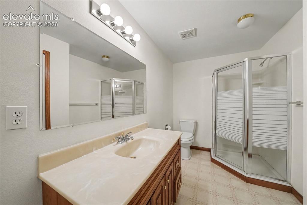 Image 25 of 33: Basement Bathroom
