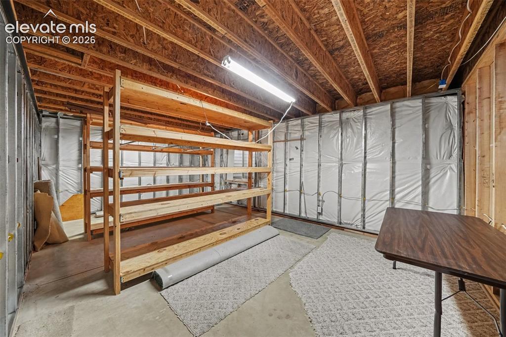 Image 27 of 33: Room for a large 5th bedroom