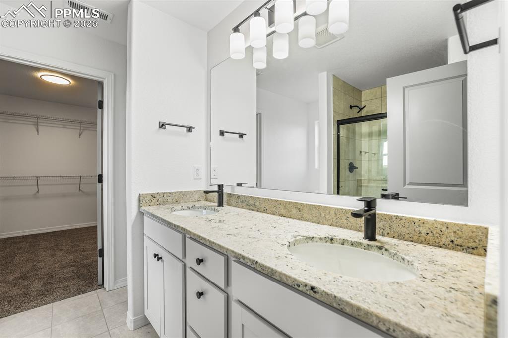 Image 29 of 49: Bathroom