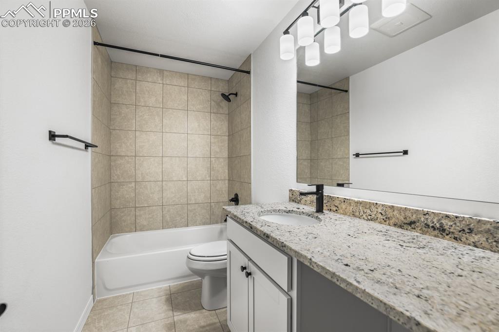 Image 36 of 49: Bathroom