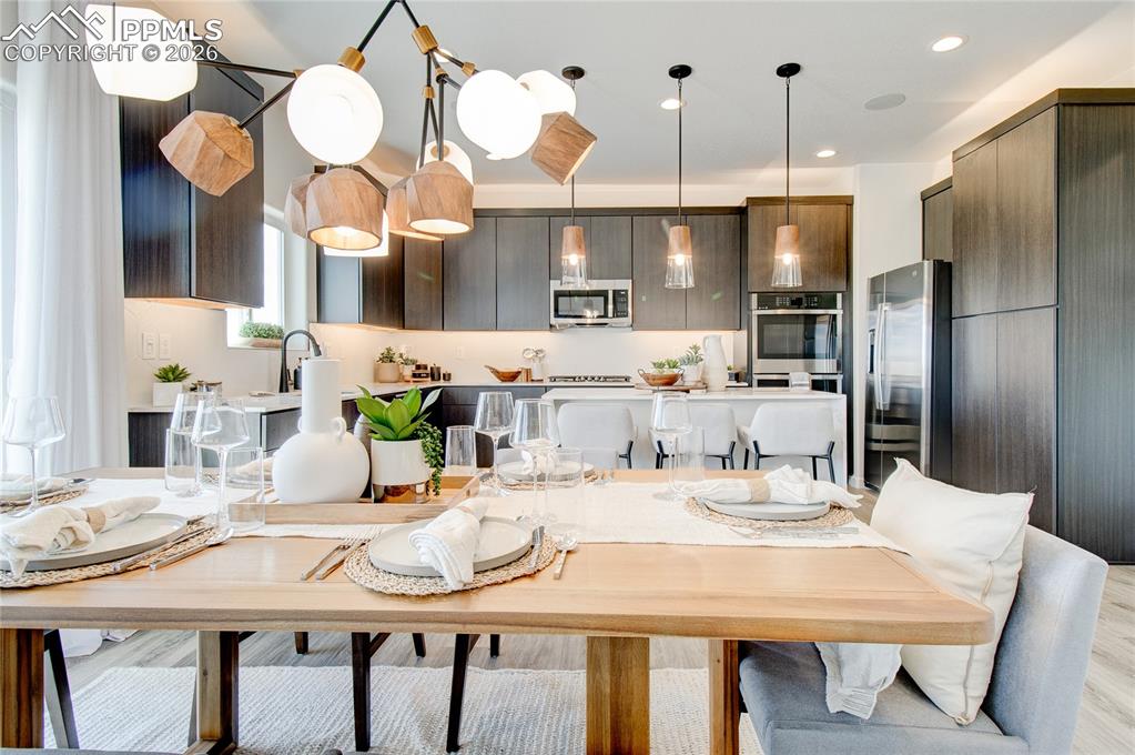 Image 11 of 25: Kitchen