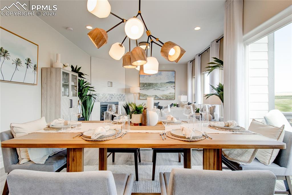 Image 12 of 25: Dining Area