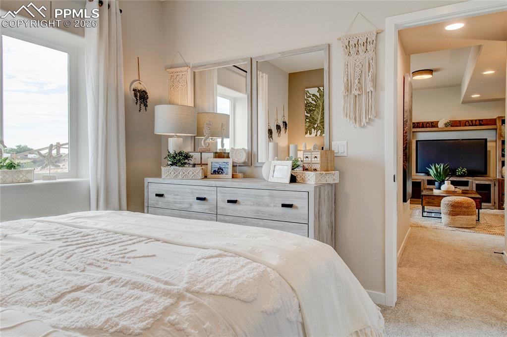 Image 15 of 25: Bedroom