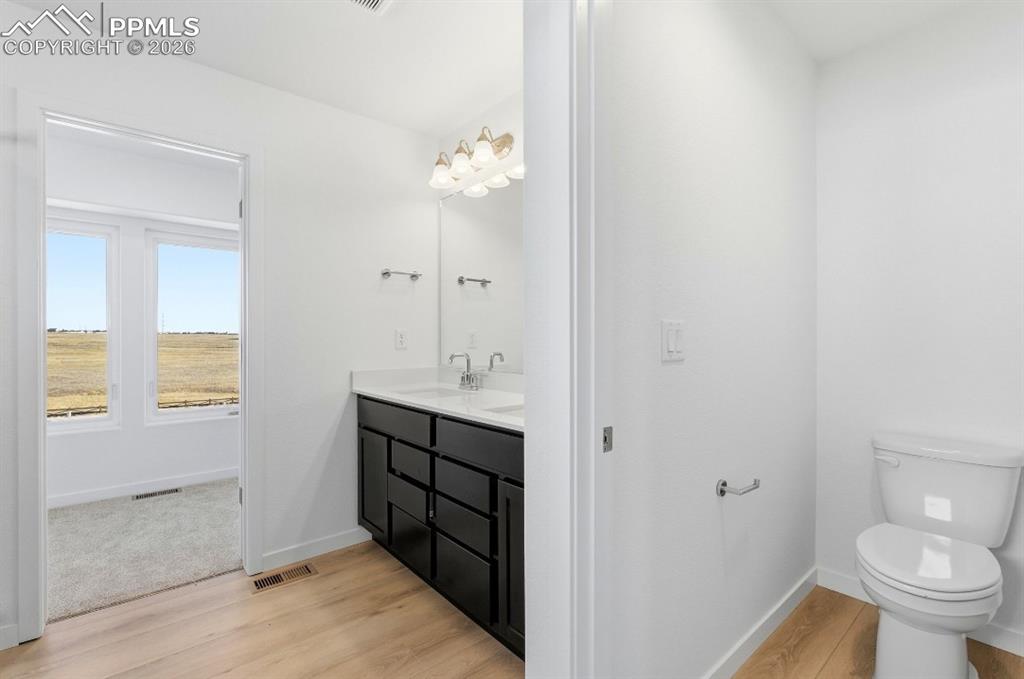 Image 26 of 29: Bathroom