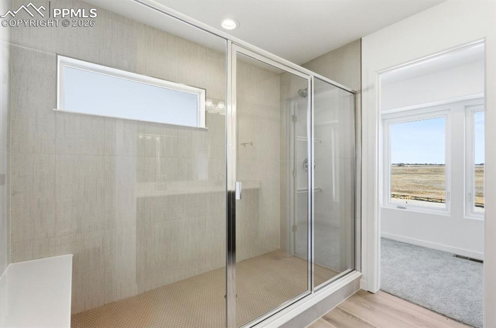 Image 27 of 29: Bathroom