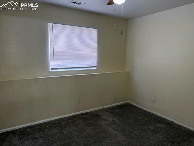 Image 9 of 12: Bedroom