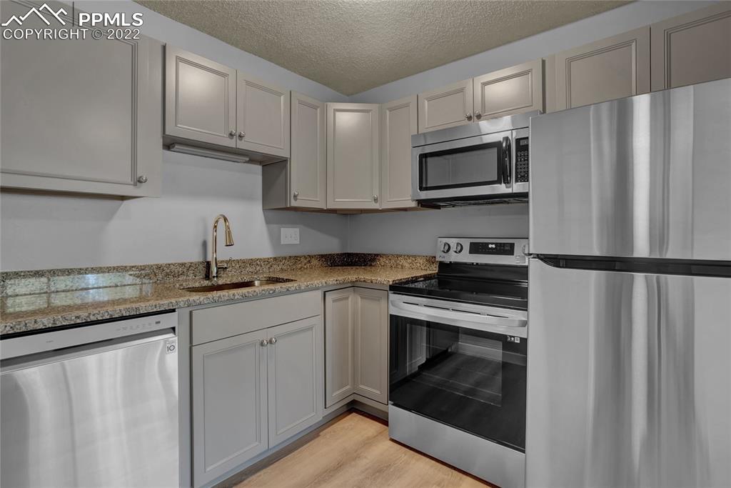 Listing 1617406, Image 6 of 16