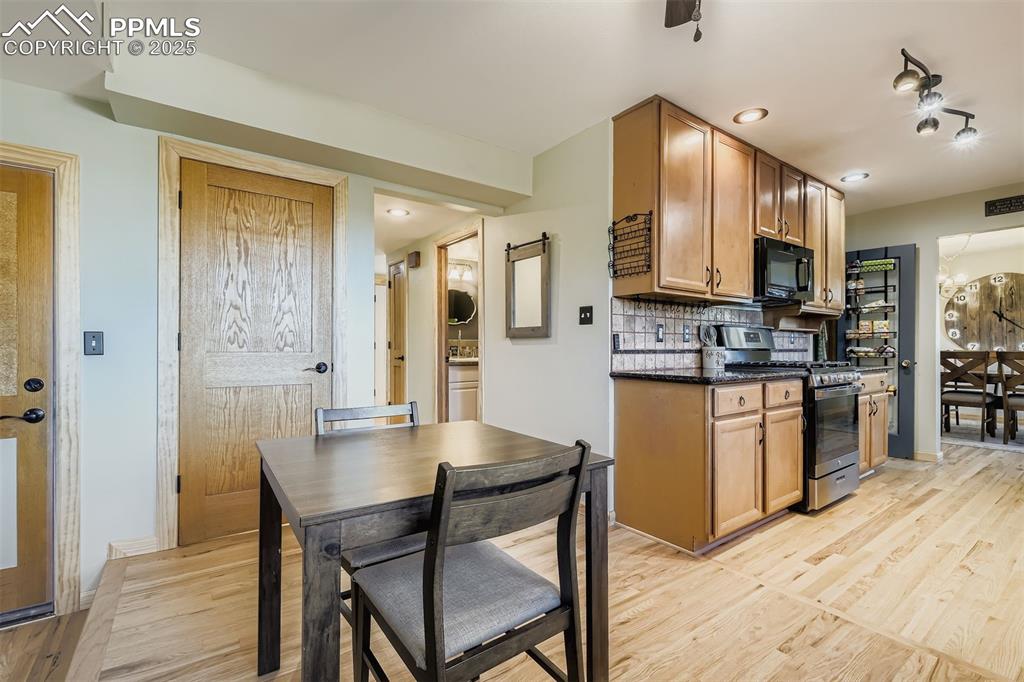 Image 11 of 29: Kitchen