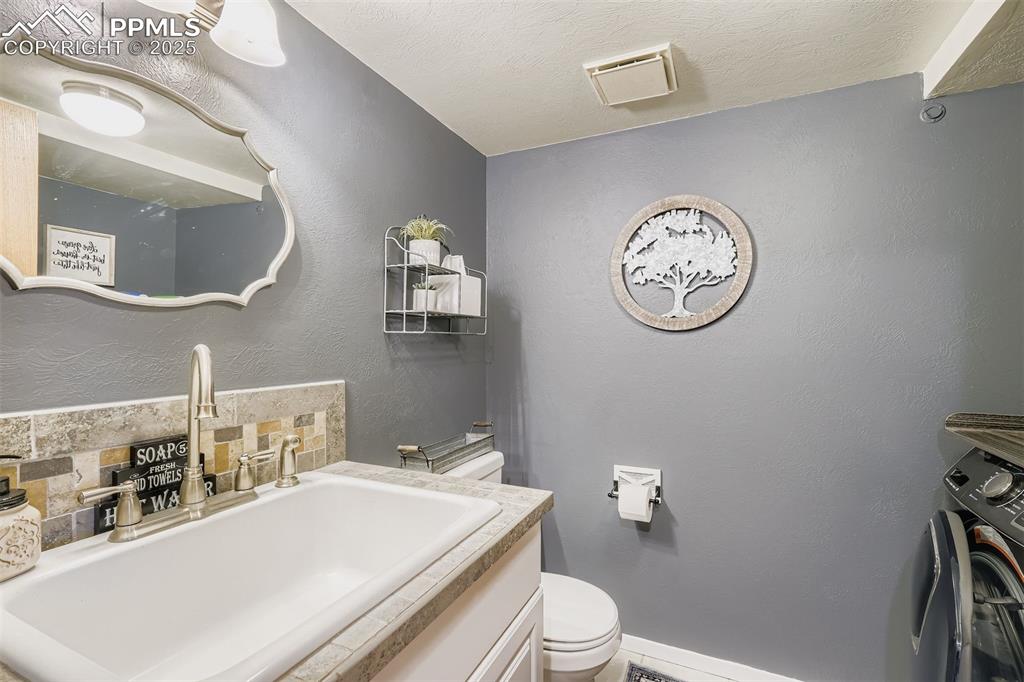 Image 14 of 29: Bathroom