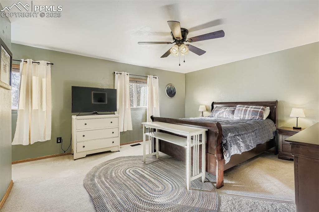 Image 15 of 29: Bedroom