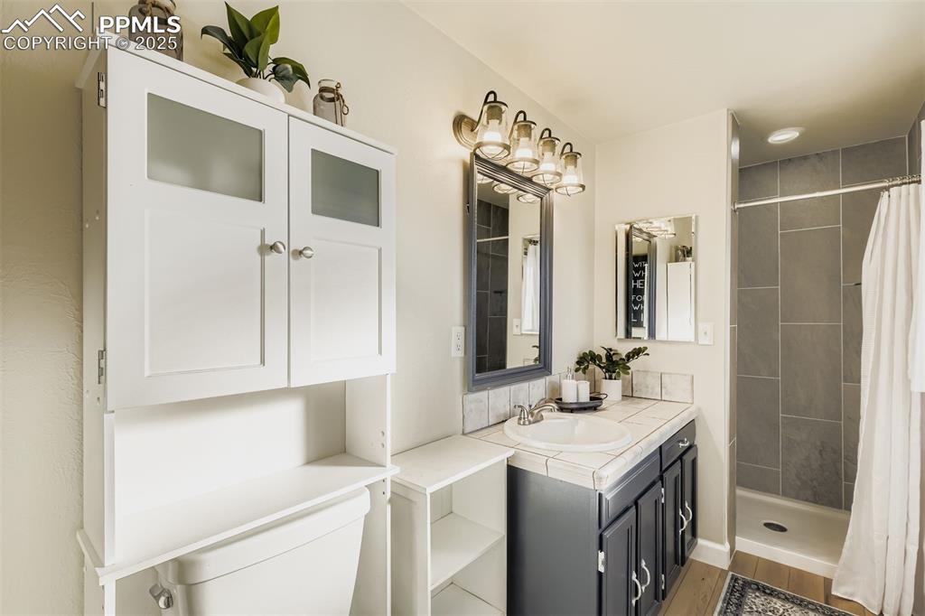 Image 17 of 29: Bathroom