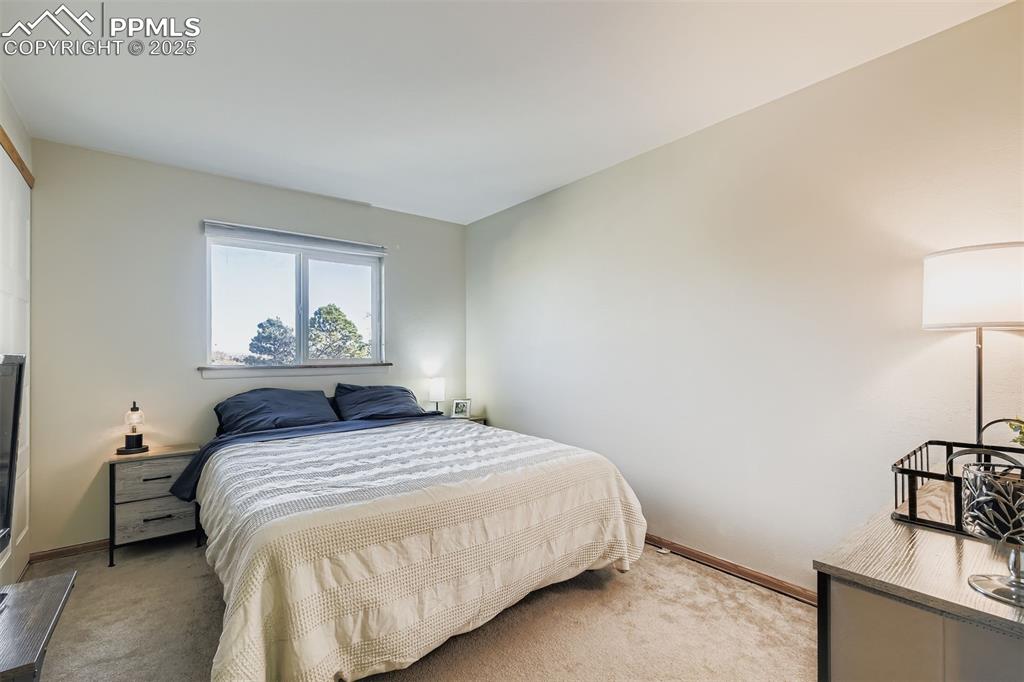 Image 19 of 29: Bedroom