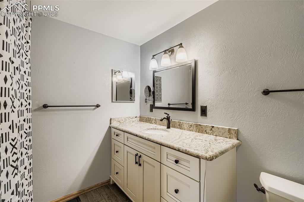 Image 20 of 29: Bathroom