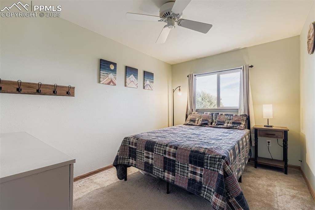 Image 21 of 29: Bedroom