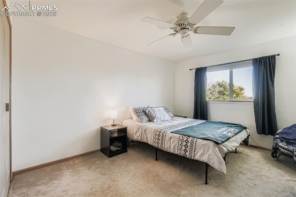 Image 22 of 29: Bedroom