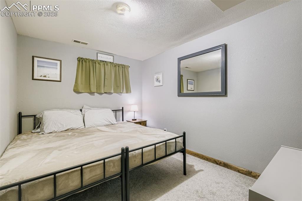 Image 25 of 29: Bedroom