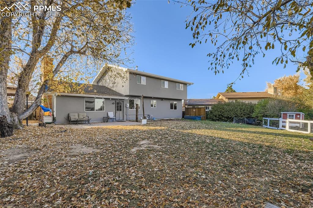 Image 27 of 29: Back of Structure