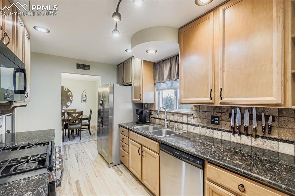 Image 8 of 29: Kitchen