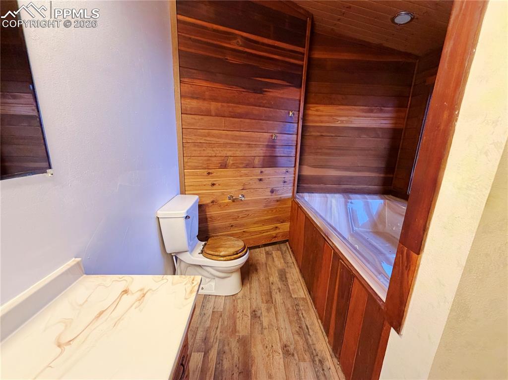 Image 13 of 22: Bathroom