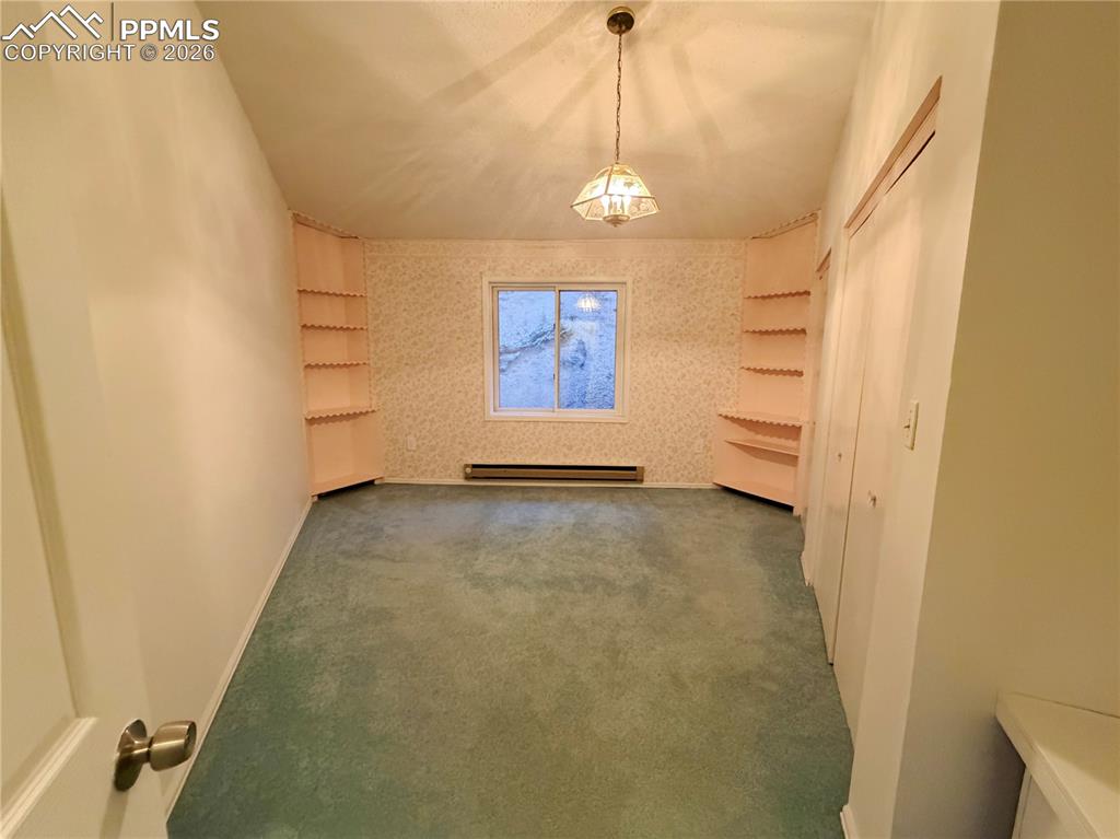 Image 16 of 22: Dining Area