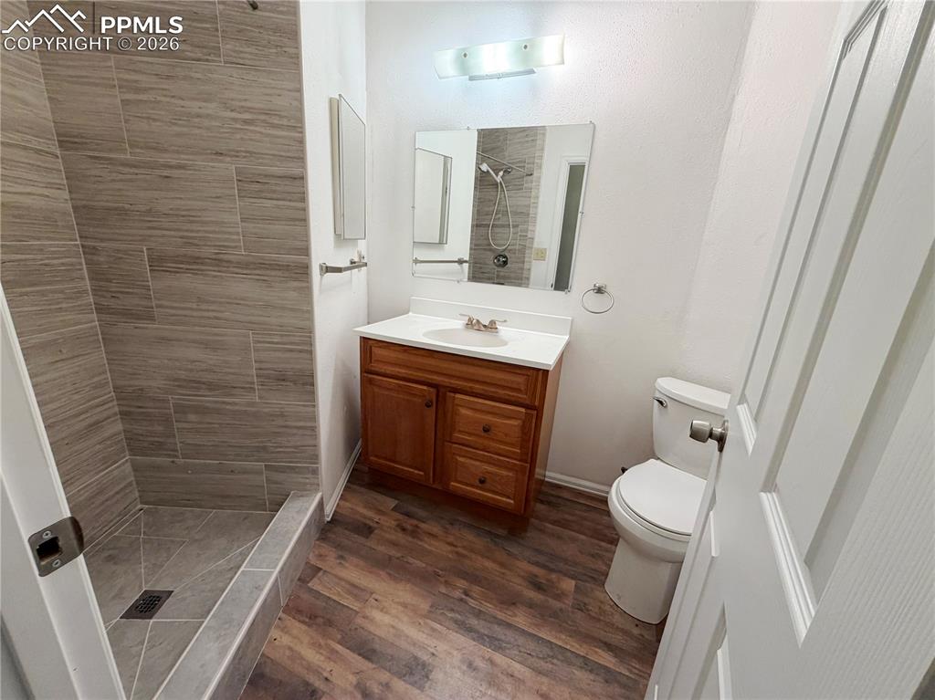 Image 19 of 22: Bathroom