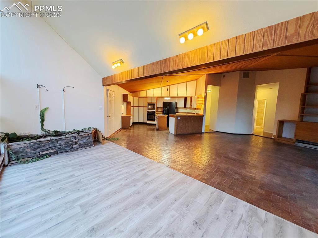 Image 7 of 22: Living Room