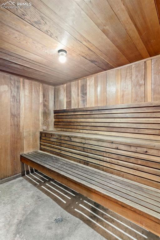 Image 3 of 20: Dry sauna near pool