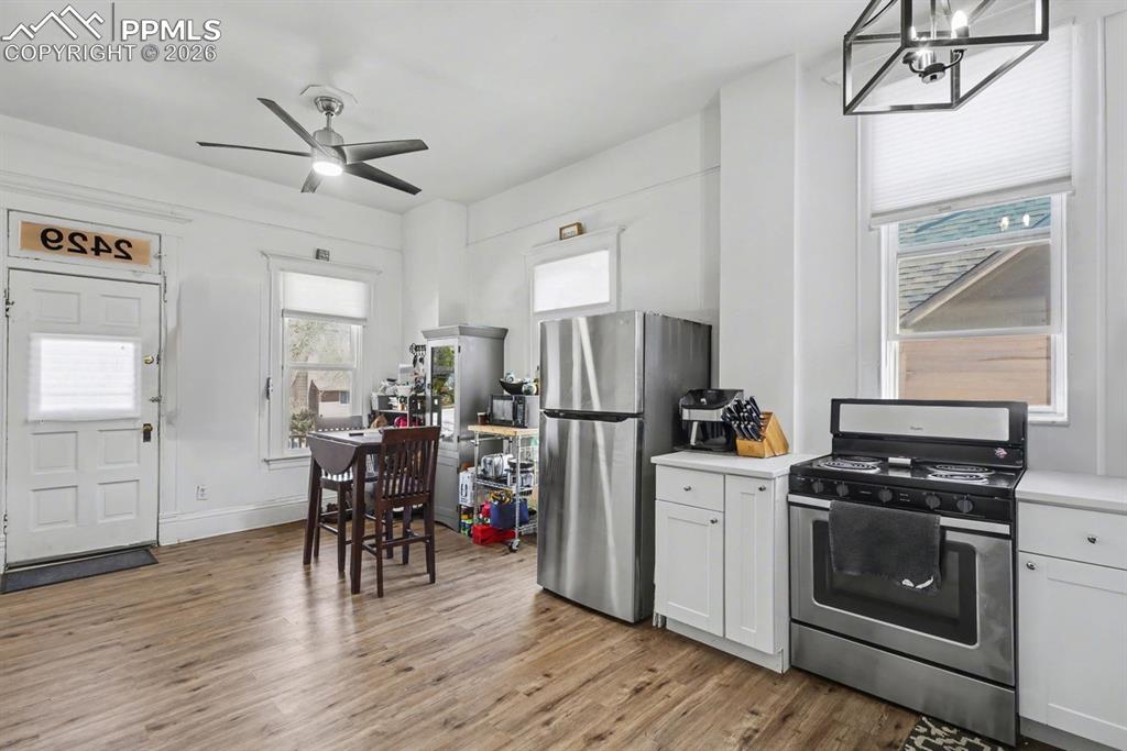 Image 6 of 34: Upper unit kitchen/dining 