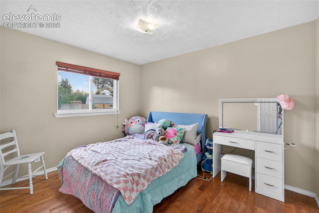 Image 11 of 14: Bedroom