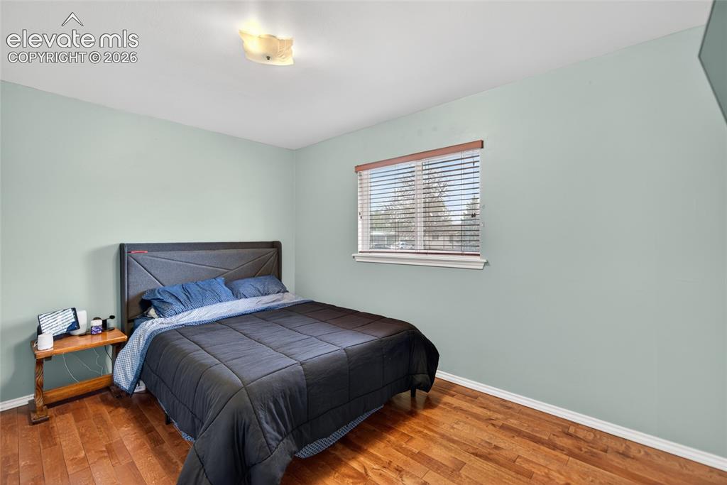 Image 8 of 14: Bedroom