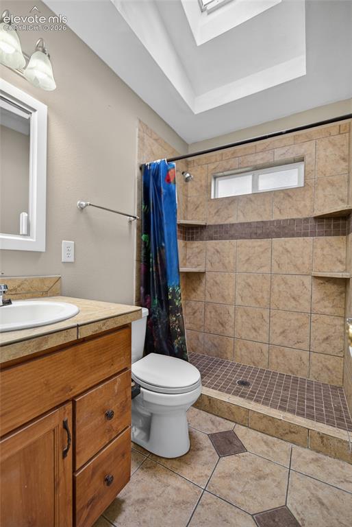 Image 9 of 14: Bathroom